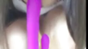 Pantat Besar Berambut Perang cerita lucah dengan kakak Kenzie Madison Dibor di Sofa