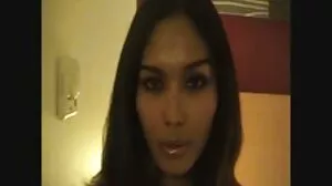 Anak cerita lucah budak patung cantik Diana bermain dengan anjingnya