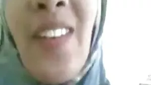 Berambut perang patah hati menemui ayam jantan tebal yang boleh cerita awek cun membuatkan dia berasa lebih baik