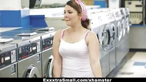 Slim4K: Pagi cerita lucah datin bermula untuk pasangan yang melakukan hubungan seks spontan di dapur di PornHD