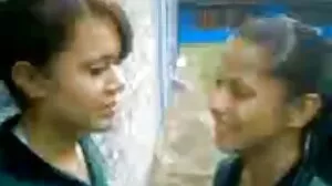 Little cerita lucah arab Caprice mendapat Batang Besar di Mulutnya